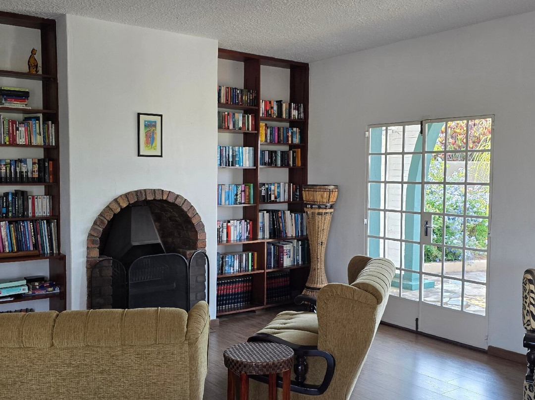 白房子宾馆酒店主图