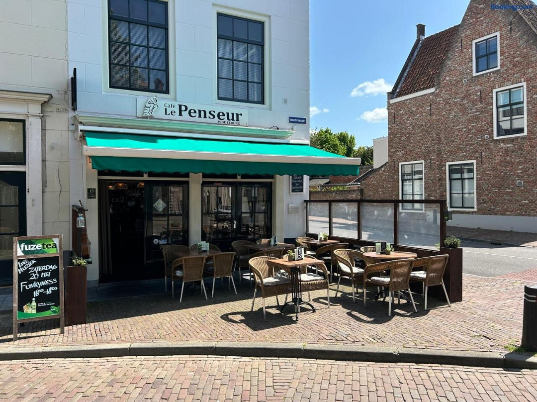 Cafe Le Penseur Bed & Breakfast