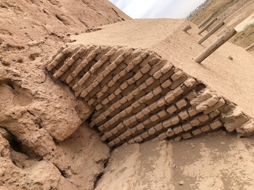 Fortress Toprak Kala-Bustan必去景点