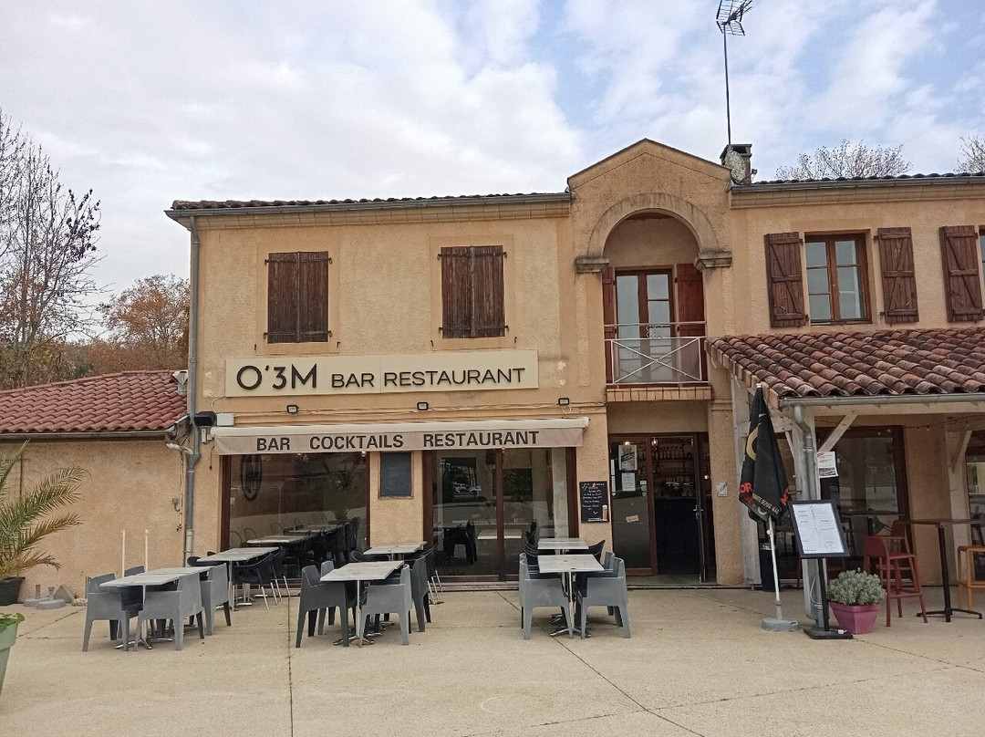 O'3M Bar & Restaurant