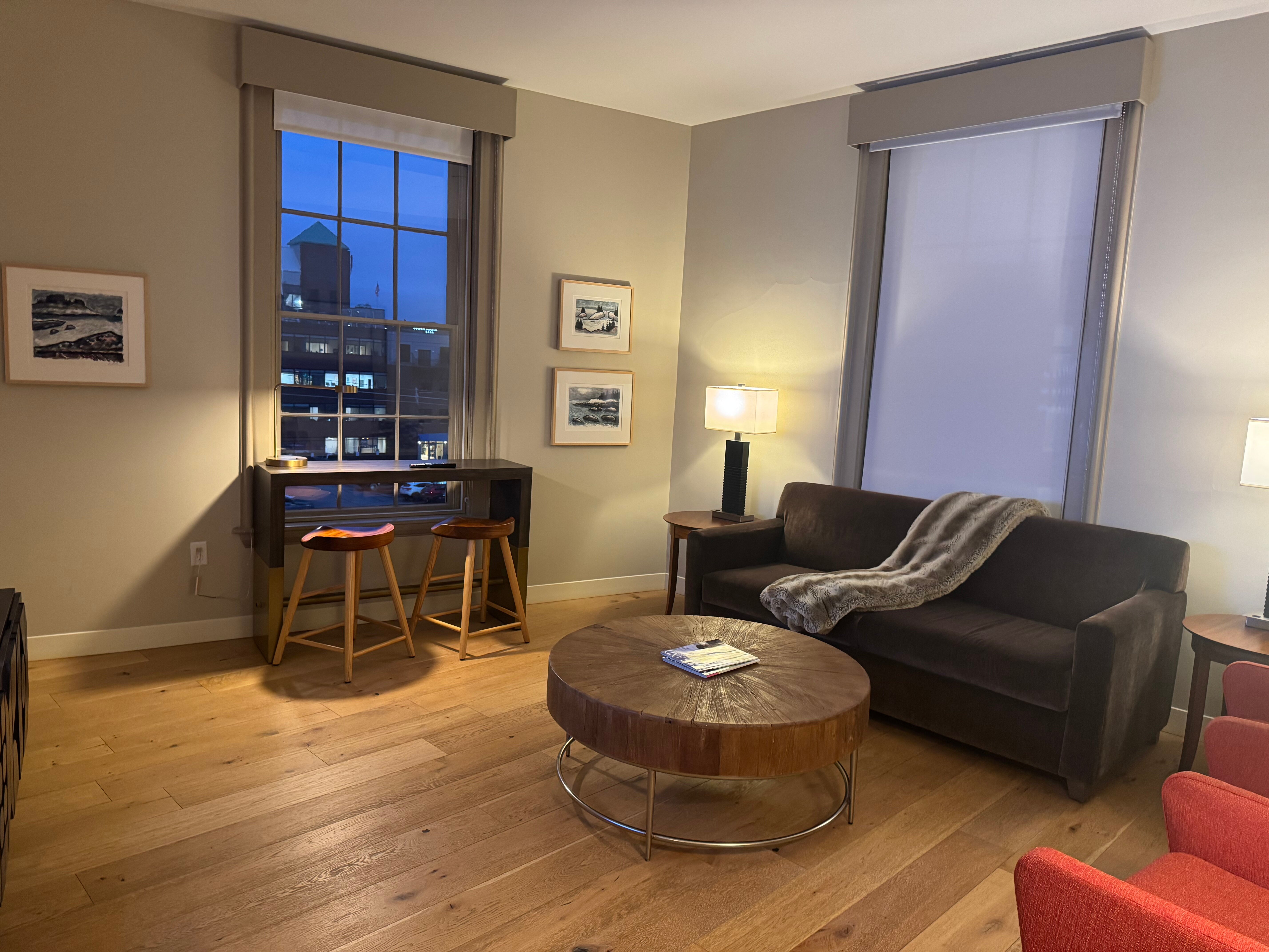 The Docent's Collection-客卧