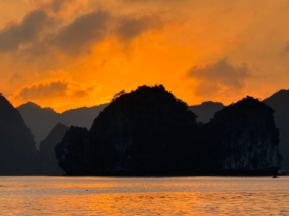 Blue Swimmer Outdoors-下龙湾必去景点