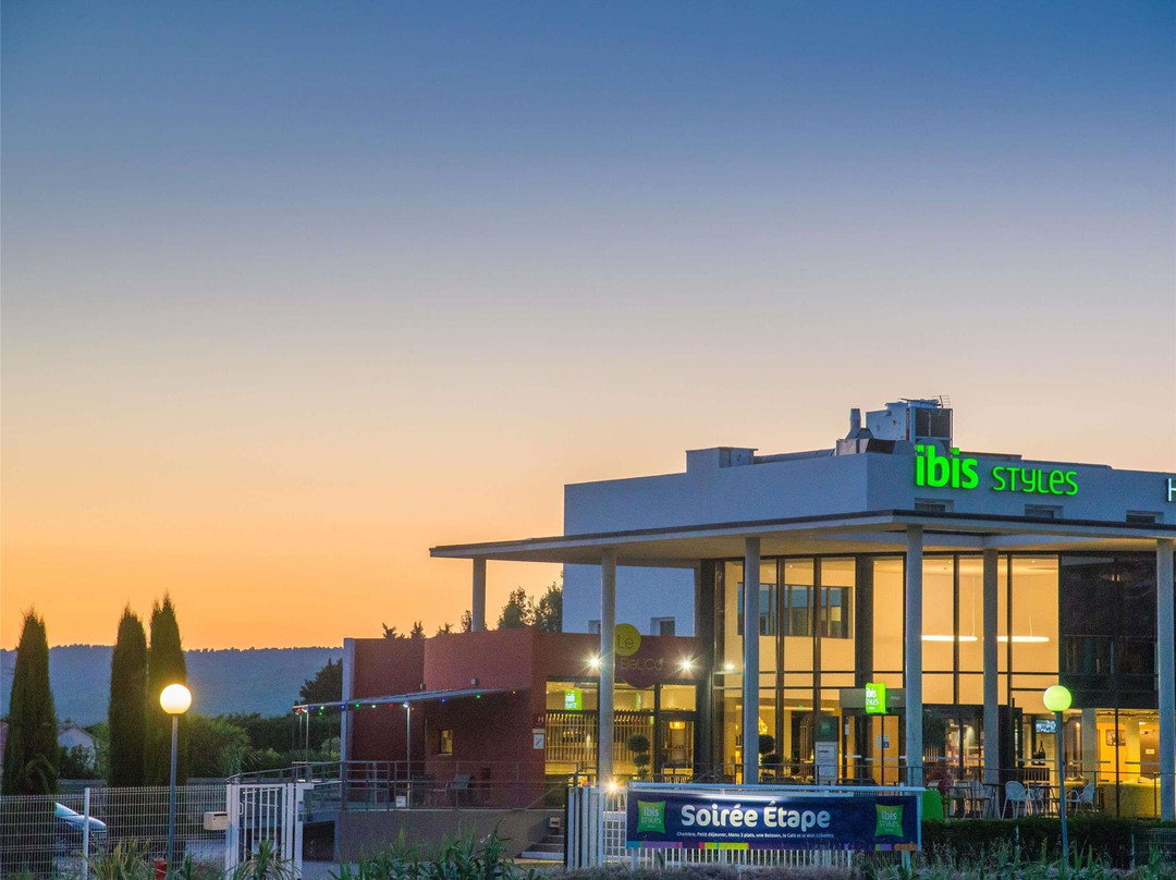 Pertuis酒店住宿-宜必思尚品佩尔蒂 Portes du Luberon 酒店