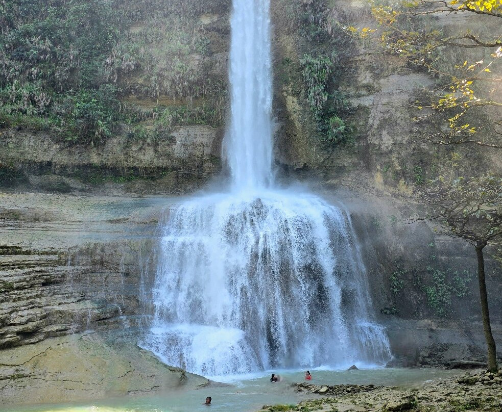Can-umantad Falls-Candijay必去景点