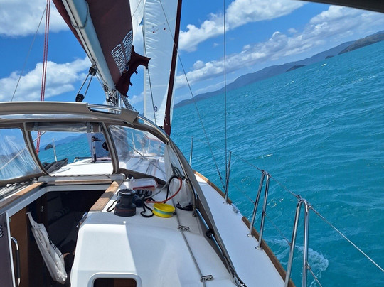 Cumberland Charter Yachts-艾尔利滩必去景点