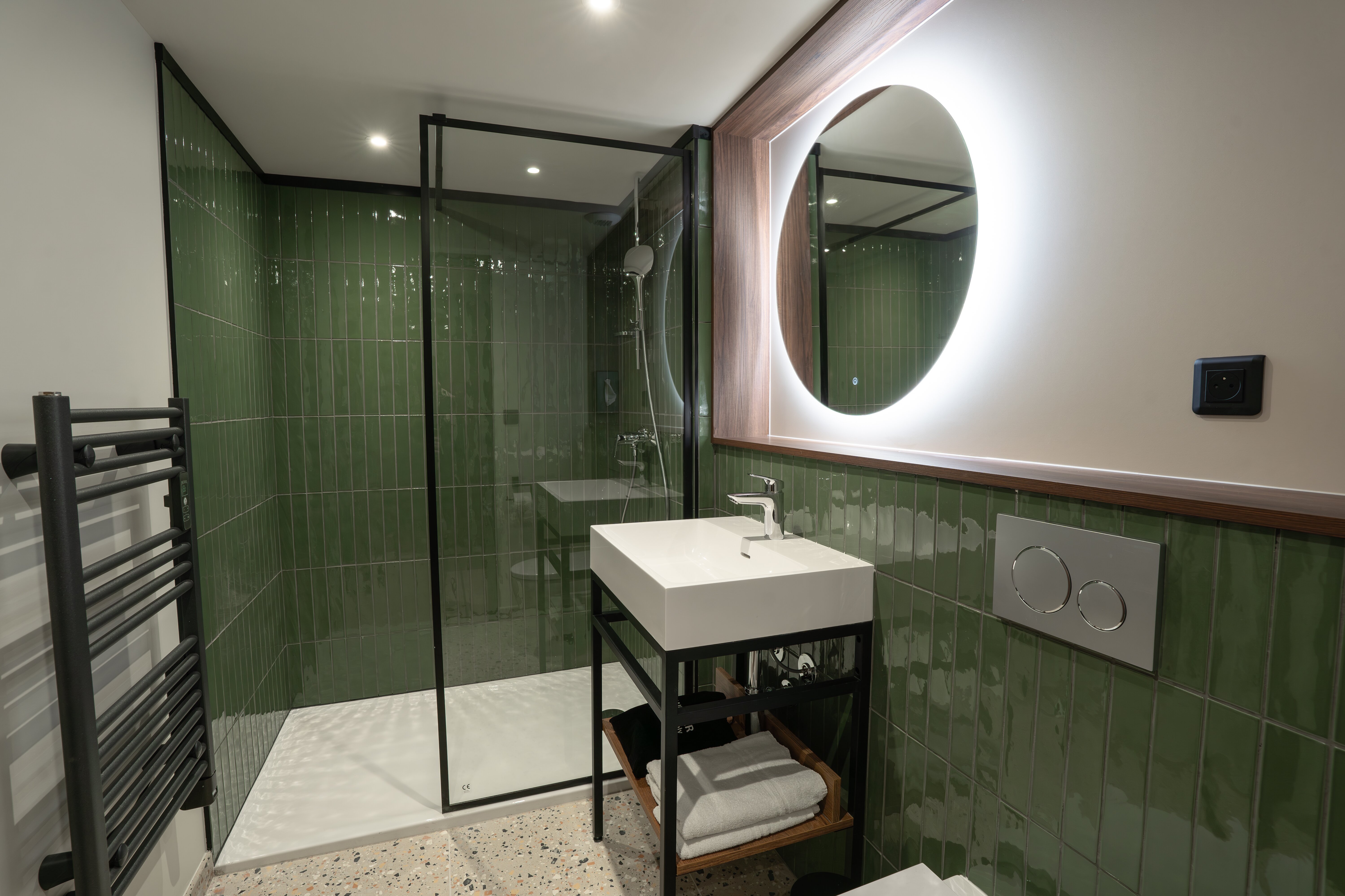 基里亚德蒙佩里尔苏德拉特酒店-浴室