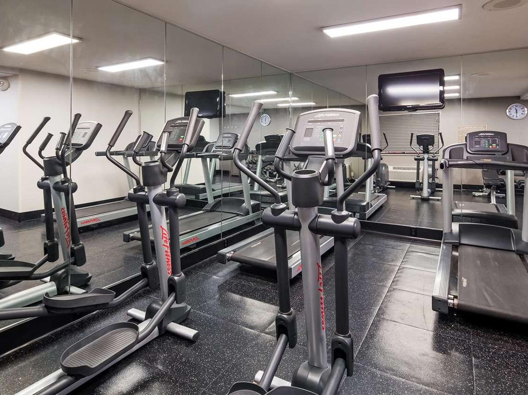 贝斯特韦斯特普勒斯北坎通旅馆&套房酒店主图