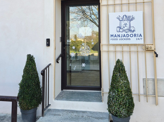 Manjadoria Food lockers 24/7