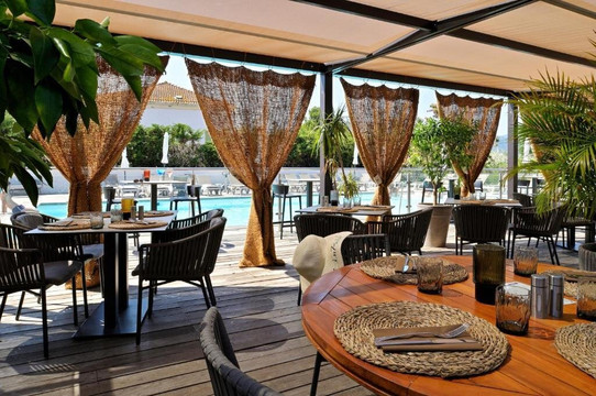 Vescovato酒店住宿-Hotel Spa Restaurant La Madrague