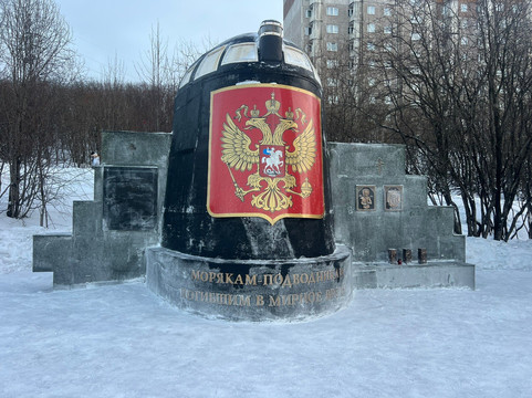 库尔斯克号核潜艇纪念碑-摩尔曼斯克必去景点