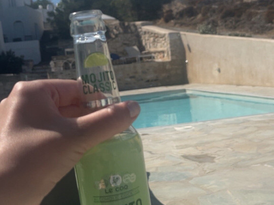 Adonis Hotel & Apartments主图