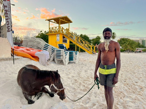 Pebbles Beach-布里奇顿必去景点