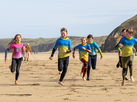 Stoked Surf School-佩伦波思必去景点