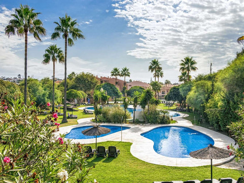 米哈斯酒店住宿-好朋友斯海滩俱乐部