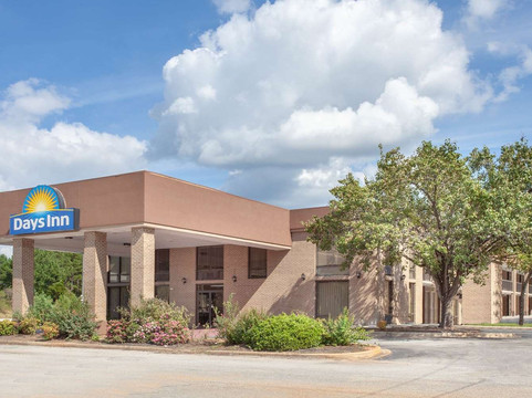 柯林顿 / 罗伦斯 26 号州际公路温德姆戴斯酒店