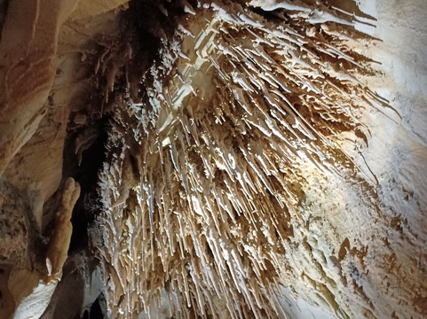 Grottes de Thouzon-Le Thor必去景点