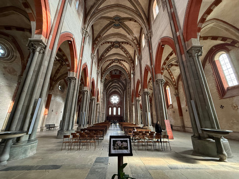 Basilica di Sant'Andrea-韦尔切利必去景点