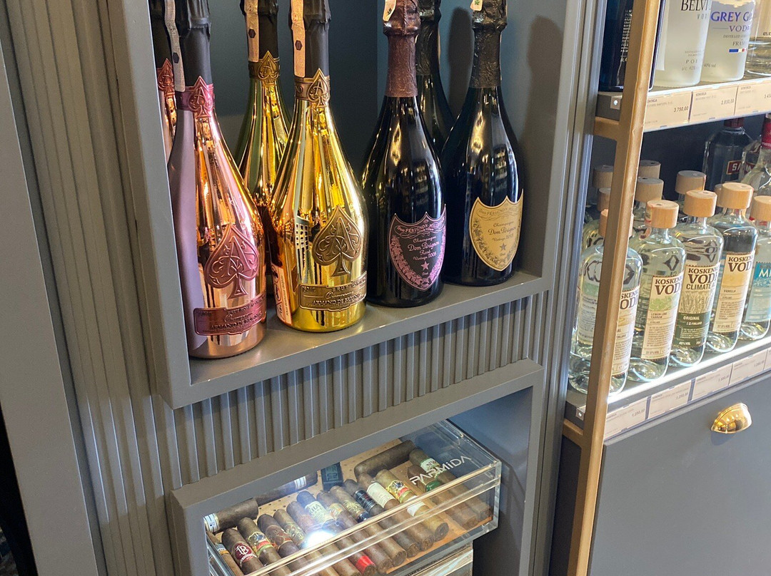 Vinoria Exclusive Wine & Spirits Store-穆拉必去景点