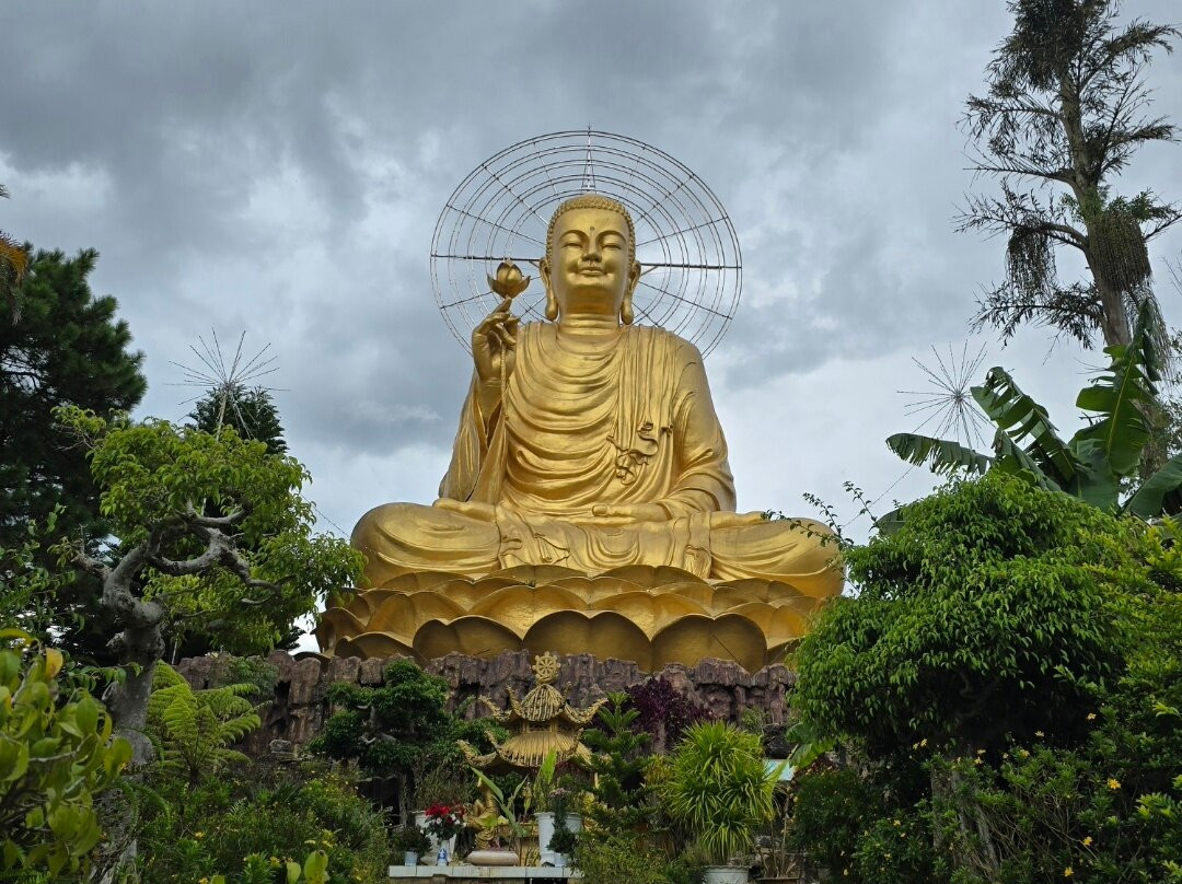 大叻金佛像-大勒必去景点