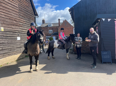 West End Barns主图