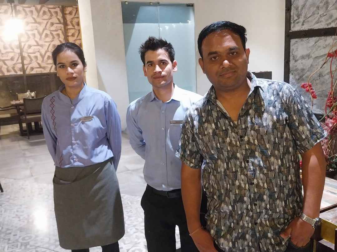 Regenta Central Hotel & Convention Centre主图