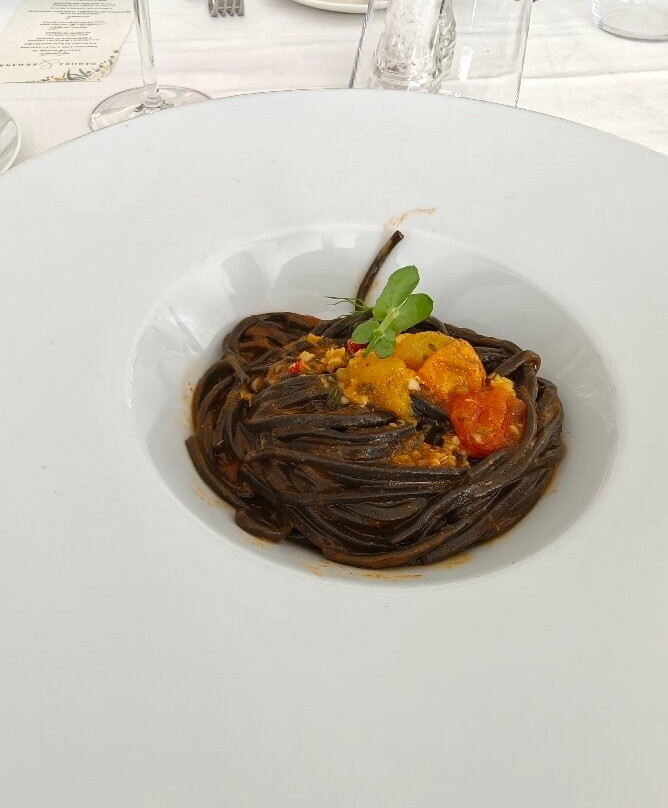 萨拉瑟诺俱乐部酒店主图