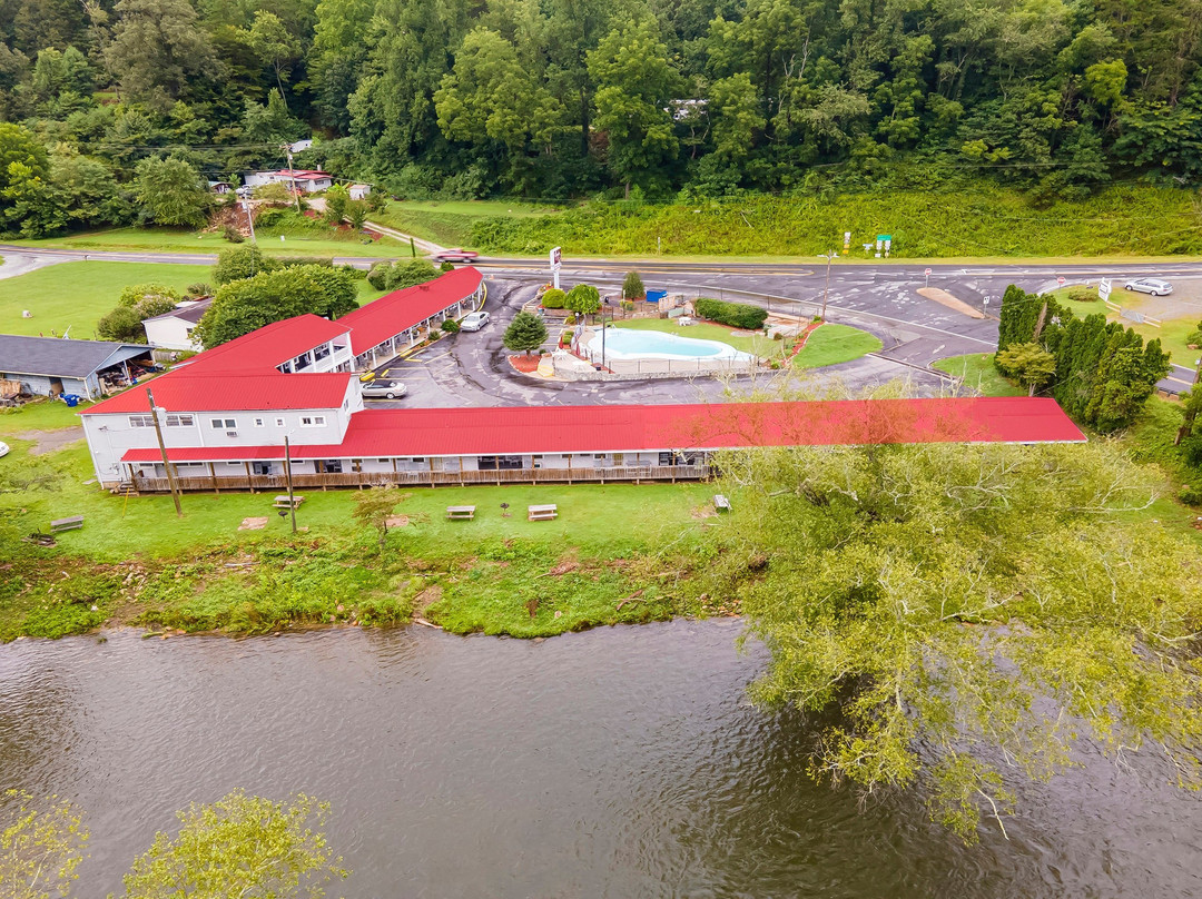 布赖森城酒店住宿-Lloyd's On The River Country Inn By Oyo