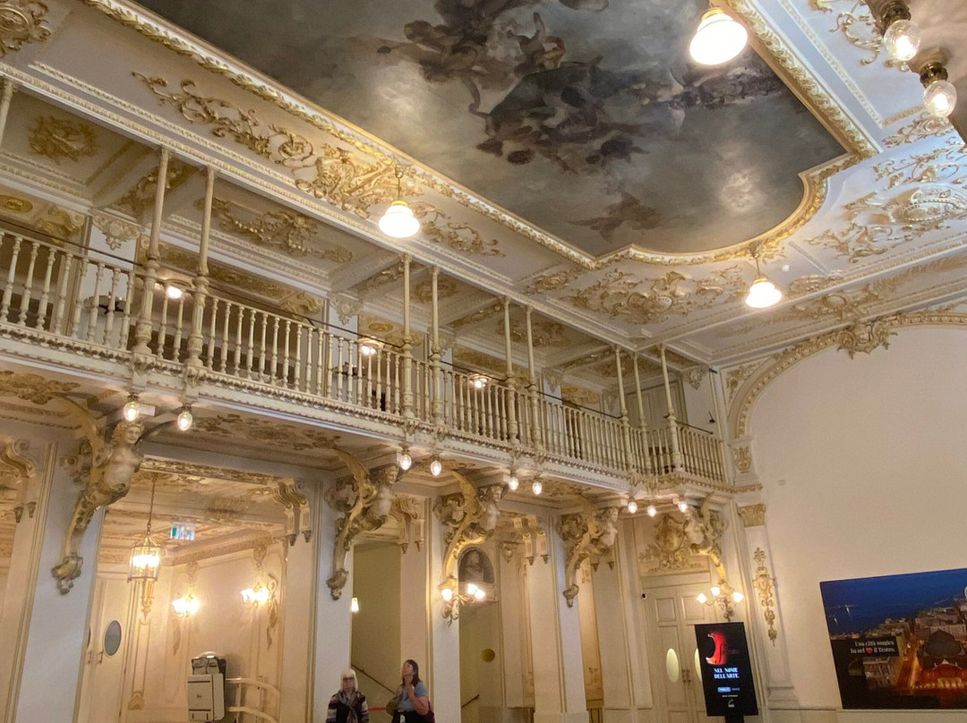 Teatro Petruzzelli-巴里必去景点