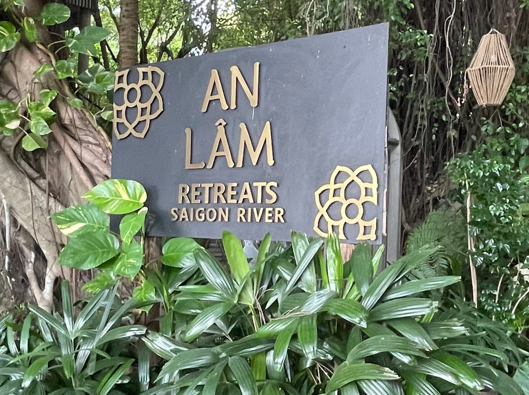 An Lam Retreats Saigon River主图