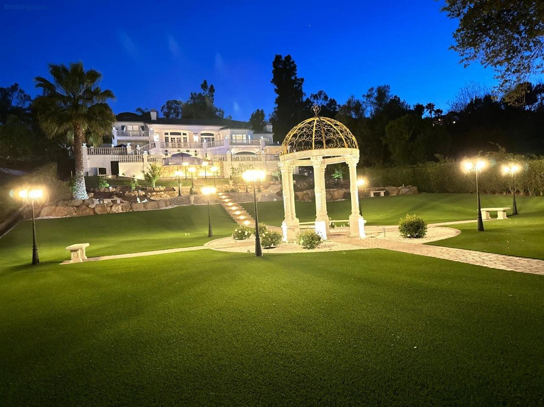 San Diego French Garden Poolside Retreat - Wine Country & Safari Park