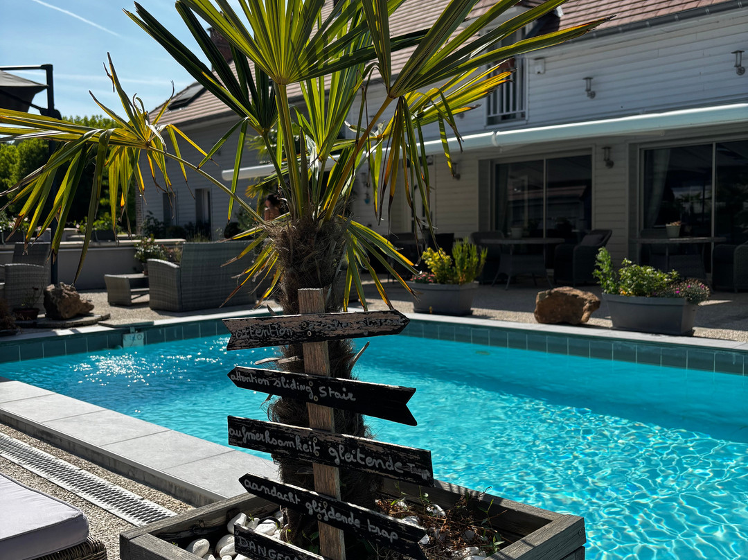 Gîte de la Villa de la Croix Avec Piscine et Parking à 4 Minutes de l'A26主图