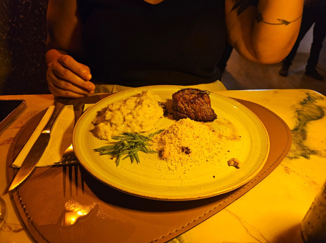 塞阿拉州餐馆和美食-Umami Restaurant & Residence