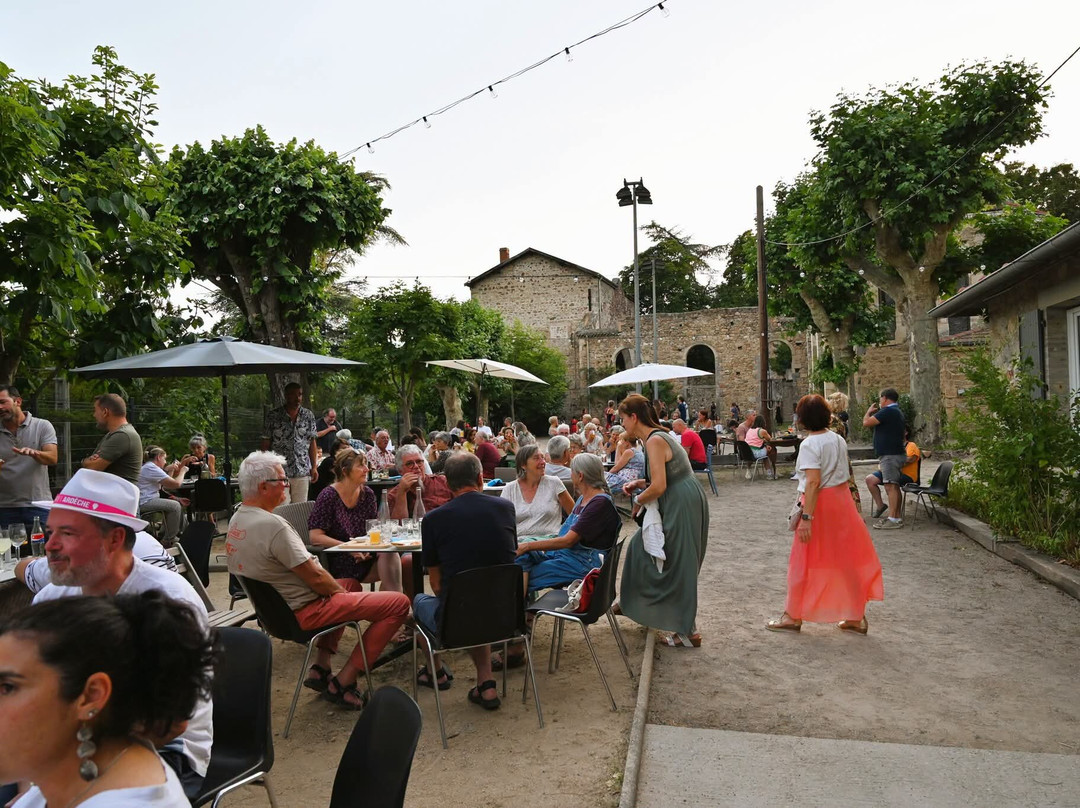 Le Cercle De Paras