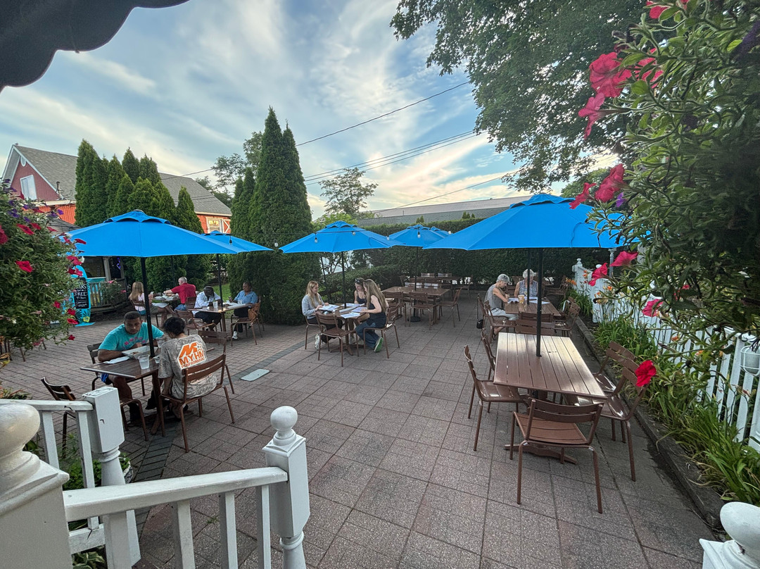 Pete's Taverna Restaurant & Bar
