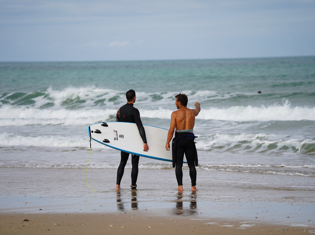 Island surf school-Le Grand-Village-Plage必去景点
