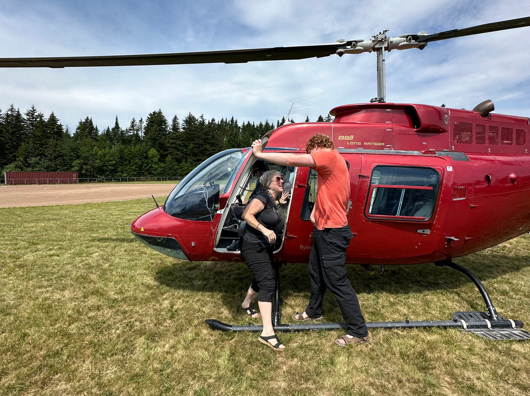 Flying 2C helicopters-St. Stephen必去景点
