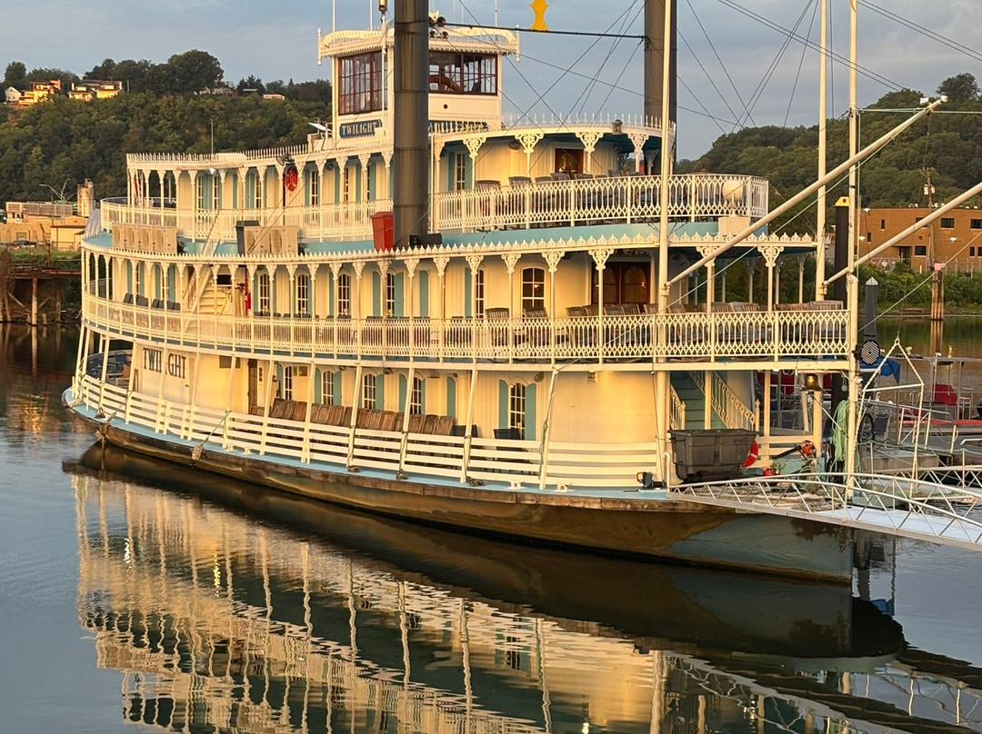 Riverboat Twilight-Le Claire必去景点