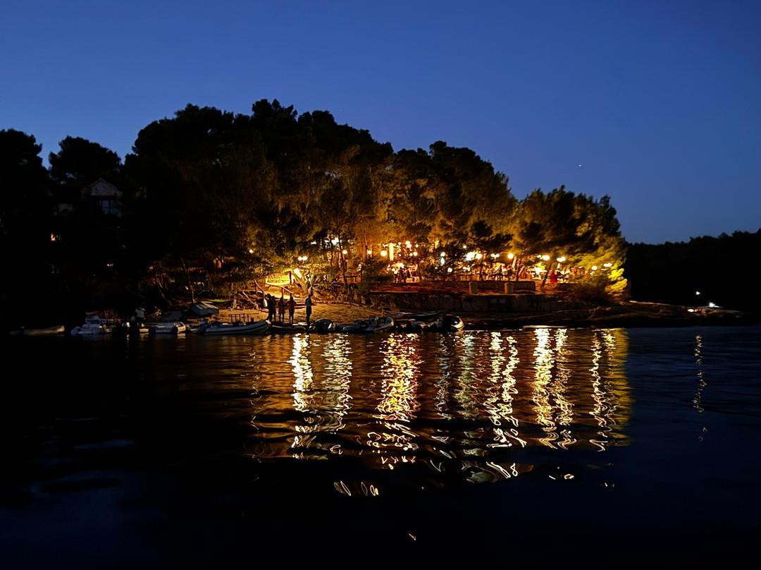 Crew Catamaran Falco Croatia-杜基拉必去景点