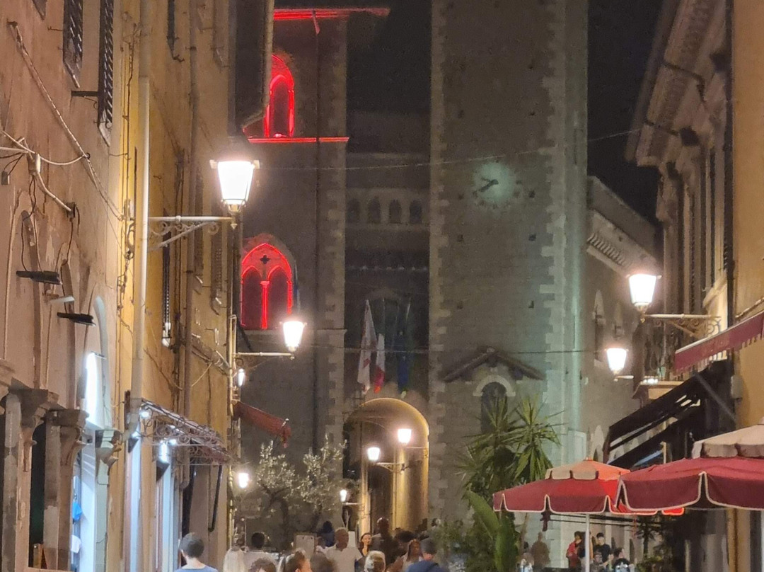 Torre Dell'Orologio-皮翁比诺必去景点