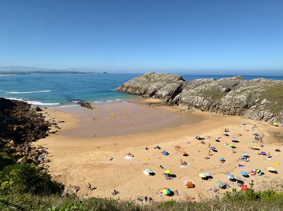 Playa de Somocuevas-Liencres必去景点