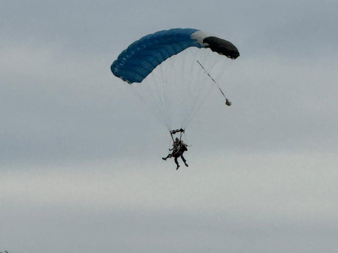 Auvergne Parachutisme-里昂必去景点