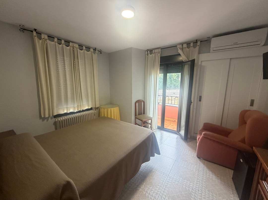 Cadalso酒店住宿-Hotel El Puente