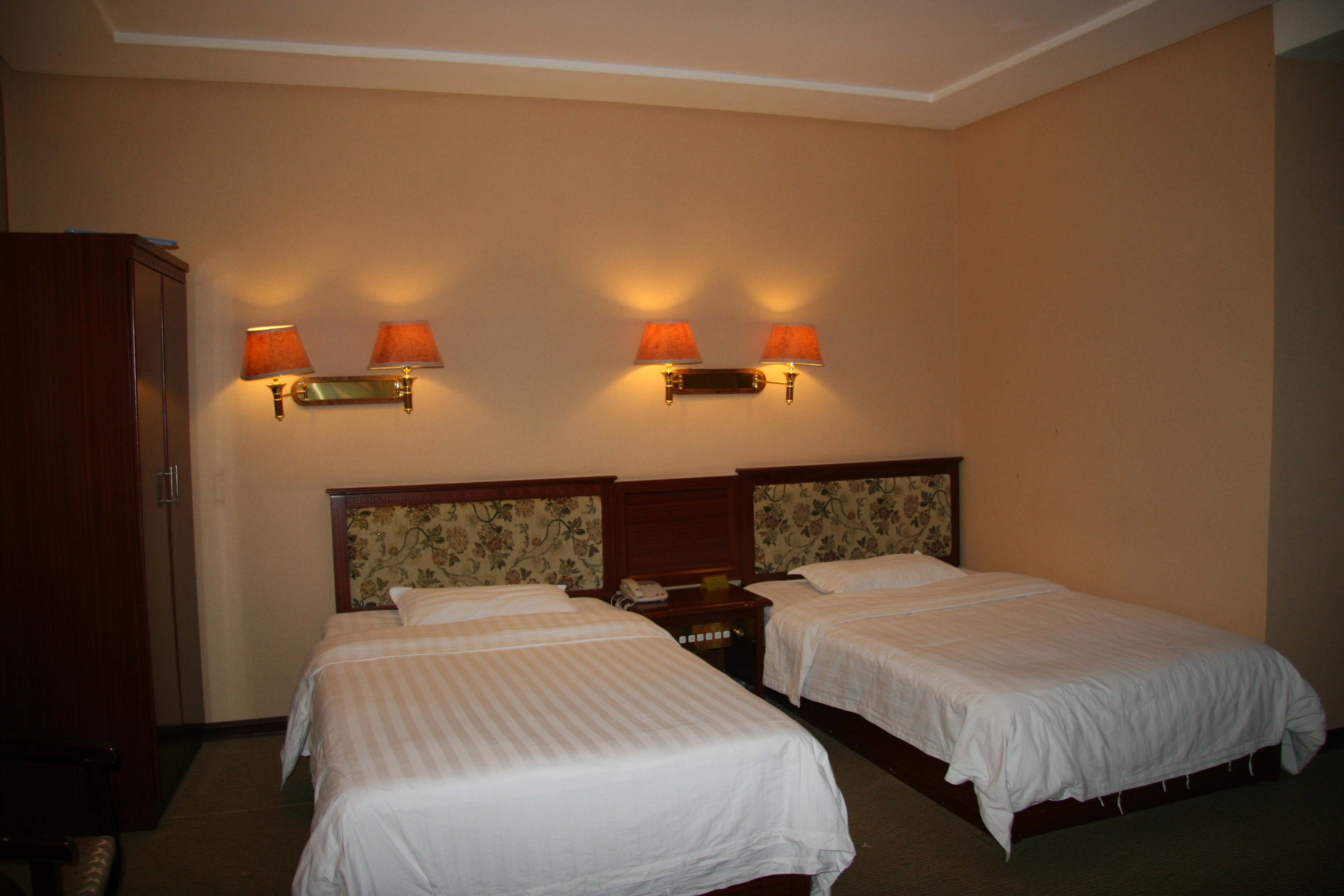 银港大酒店-客卧