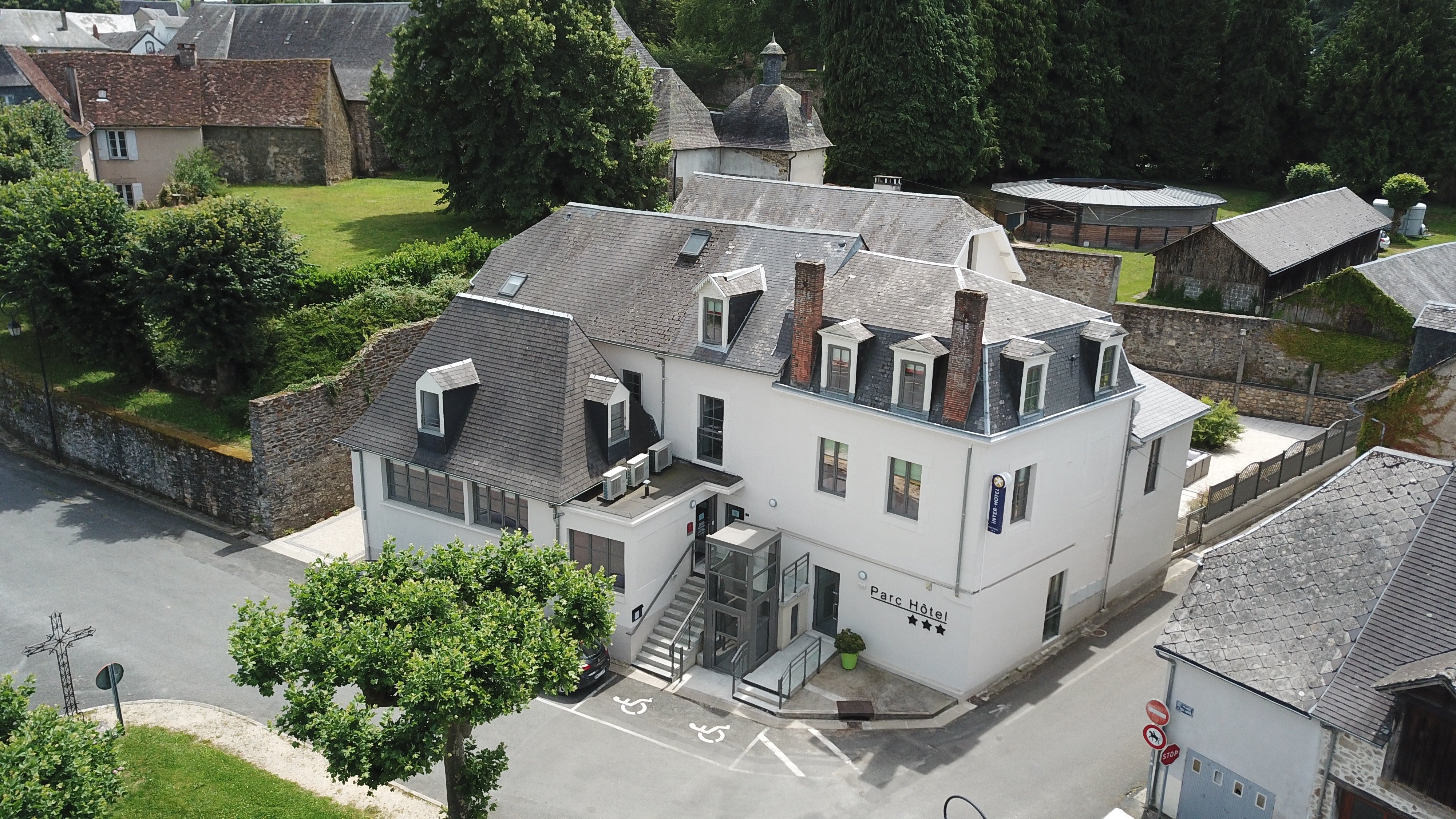 Parc Hôtel Pompadour-官方