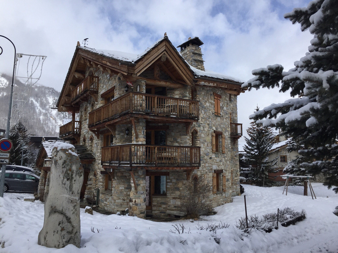 Champs Avalins Hotel