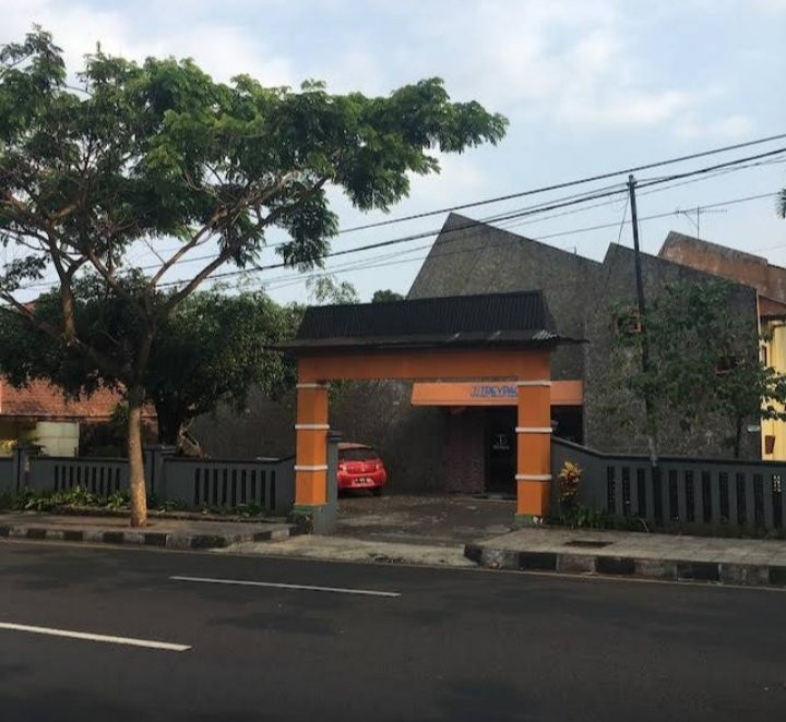 Caruban酒店住宿-RedDoorz Syariah at Hotel Budi Family