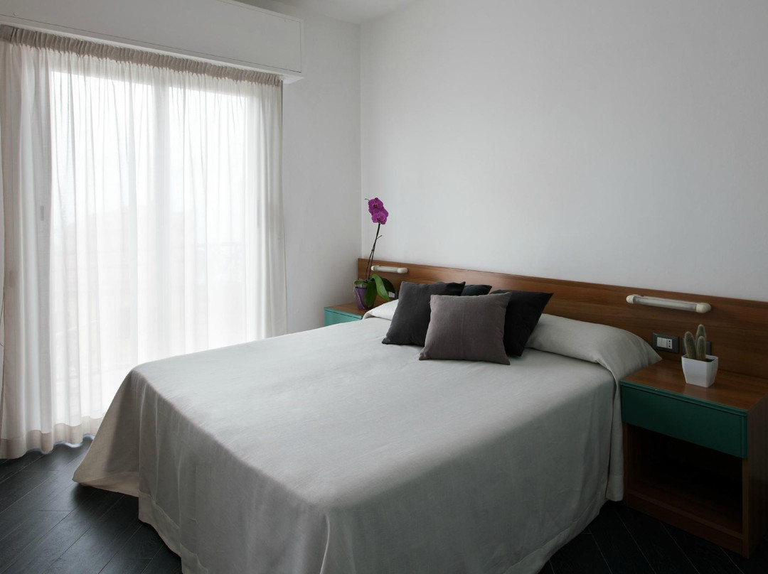 菲纳莱利古雷酒店住宿-Hotel Liliana