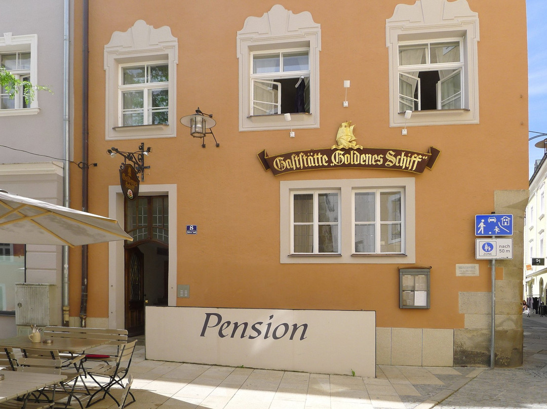 Goldenes Schiff