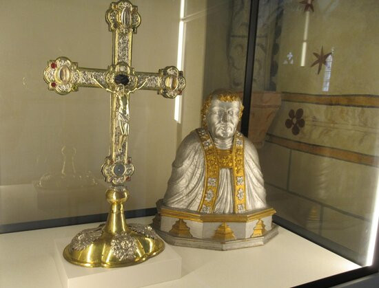 Collégiale-Saint-Ursanne必去景点