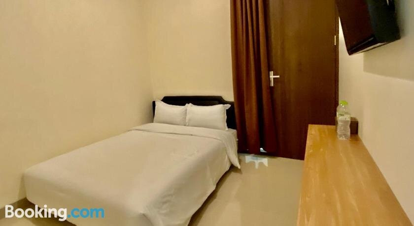 RedDoorz near Exit Toll Sadang